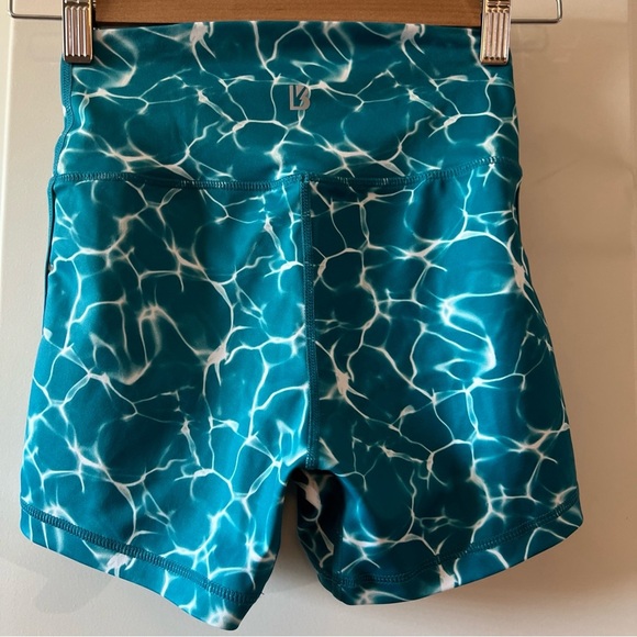 Buffbunny Citrus Shorts in Reflection Print Teal - Picture 3 of 8
